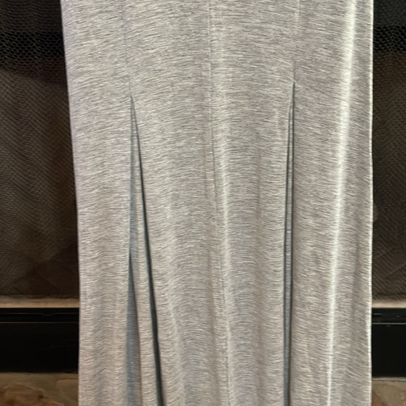 Monteau long, gray maxi dress with keyhole in the back. Size Medium. - Picture 3 of 7